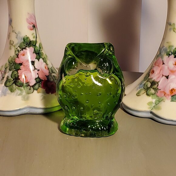 Vintage Norcrest Glass Owl Paperweight Green w/Controlled Bubbles 3.2 inches EUC - Picture 1 of 6